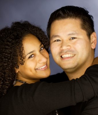 Foto van Compassion-ambassadeurs Gilbert Thera en Sharon Kips.