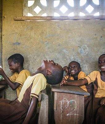 Ghanese kinderen in een klaslokaal.