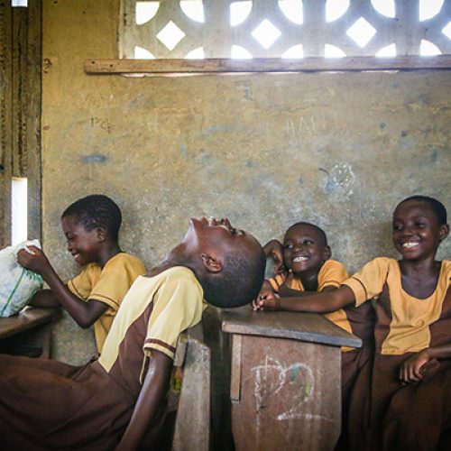 Ghanese kinderen in een klaslokaal.