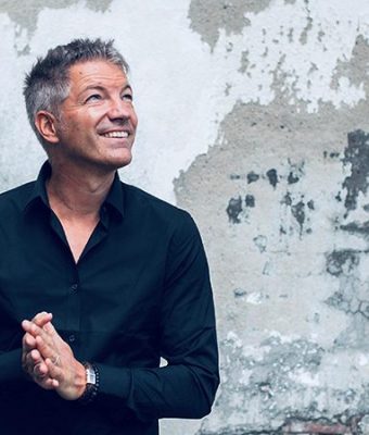 Zanger en spreker Gerald Troost