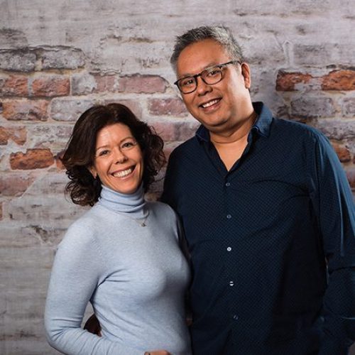 Foto van zangduo Reni en Elisa Krijgsman