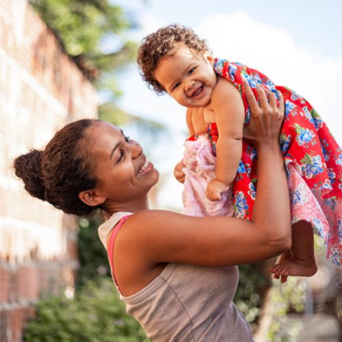 Een moeder en haar baby uit een survival-project in Mexico.